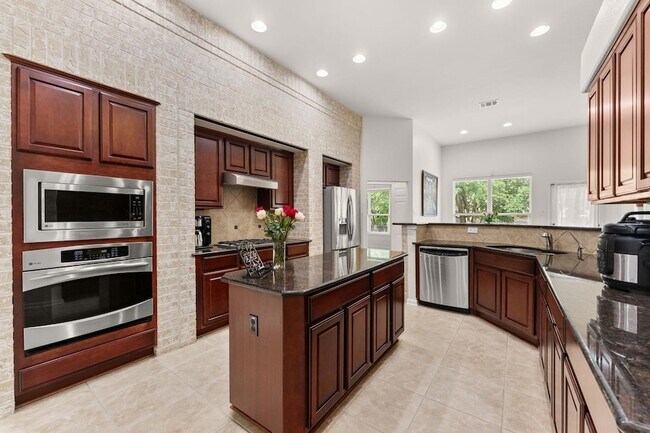 Building Photo - 2600 Lost Mine Tr