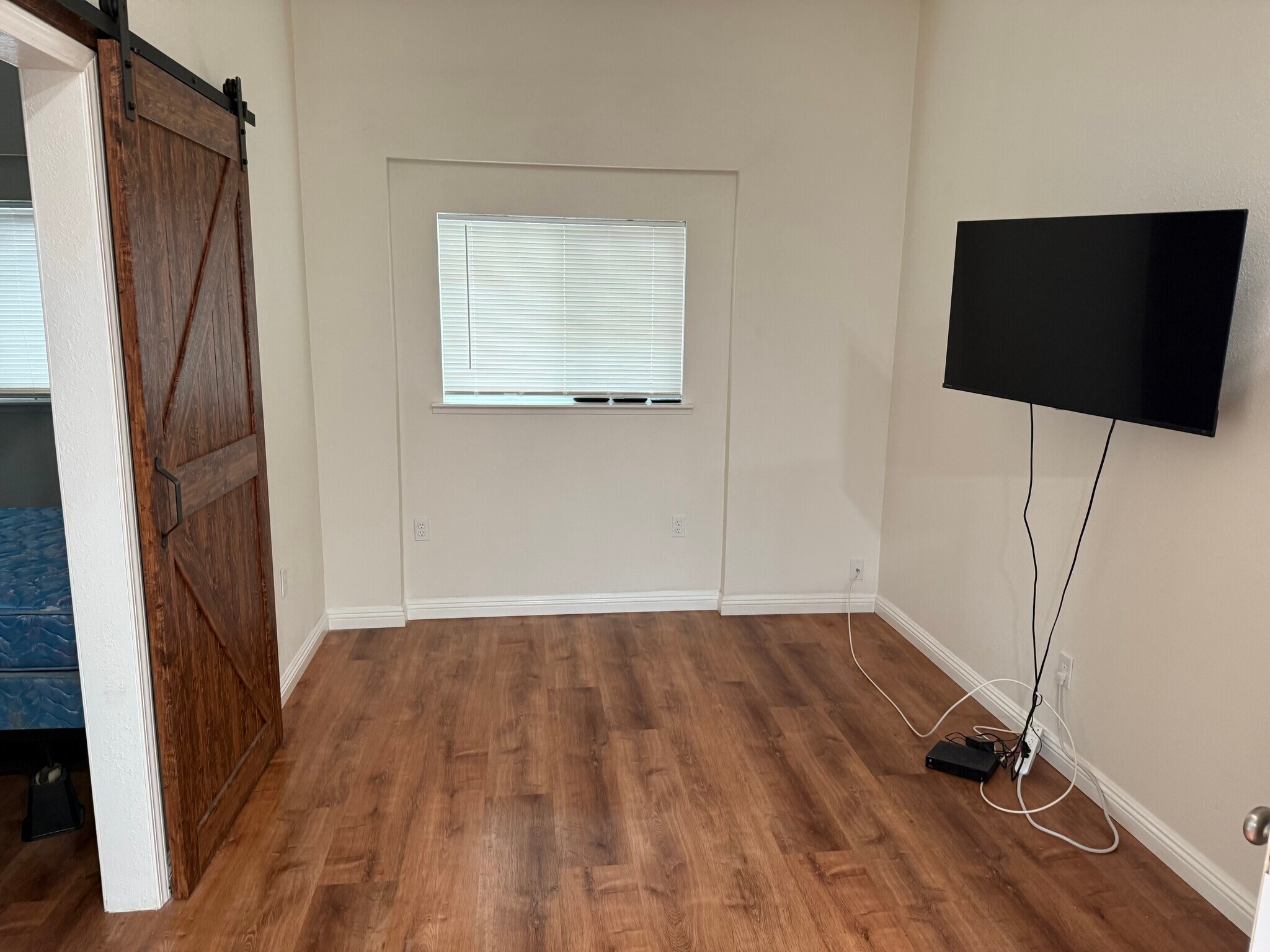 Building Photo - 744 Hermosa Vista Way