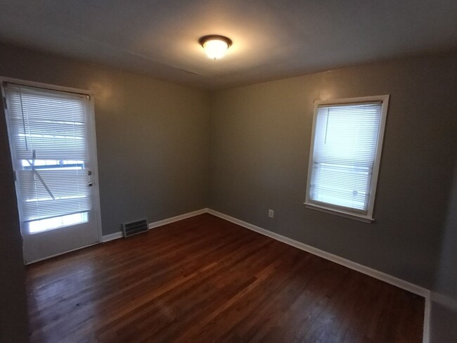 Building Photo - 2 Bedroom 1 Bathroom Eastpointe Ranch Home...