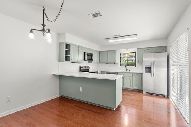 Building Photo - 3219 Thomasville Rd