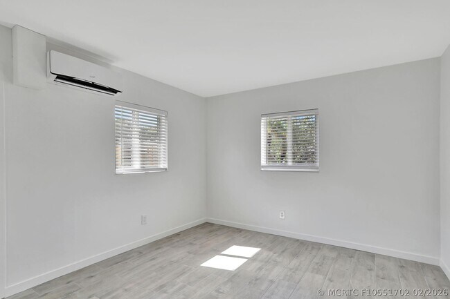 Building Photo - 1000 SW 30th St