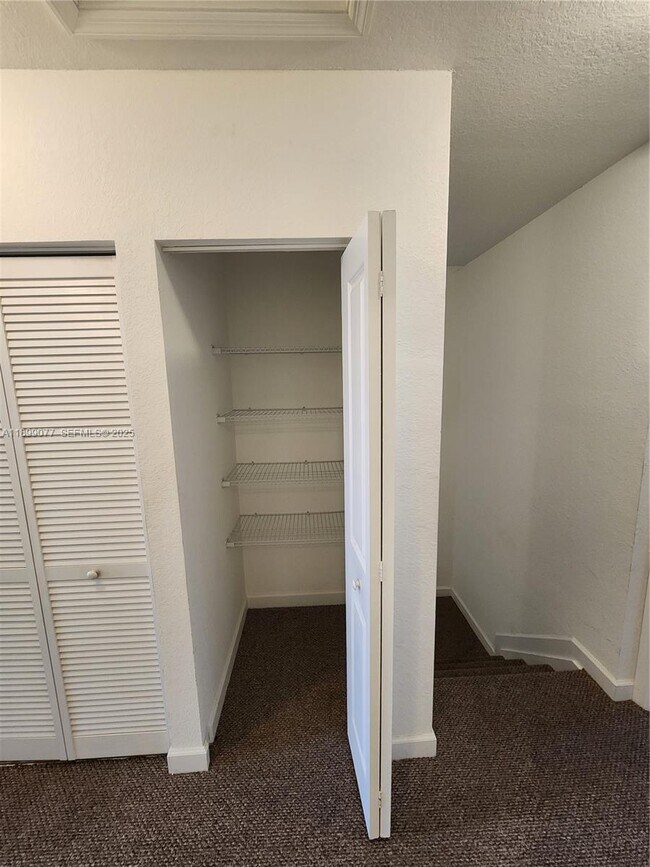 Building Photo - 452 NW 12th Pl