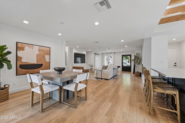 Building Photo - 4244 N 35th Pl