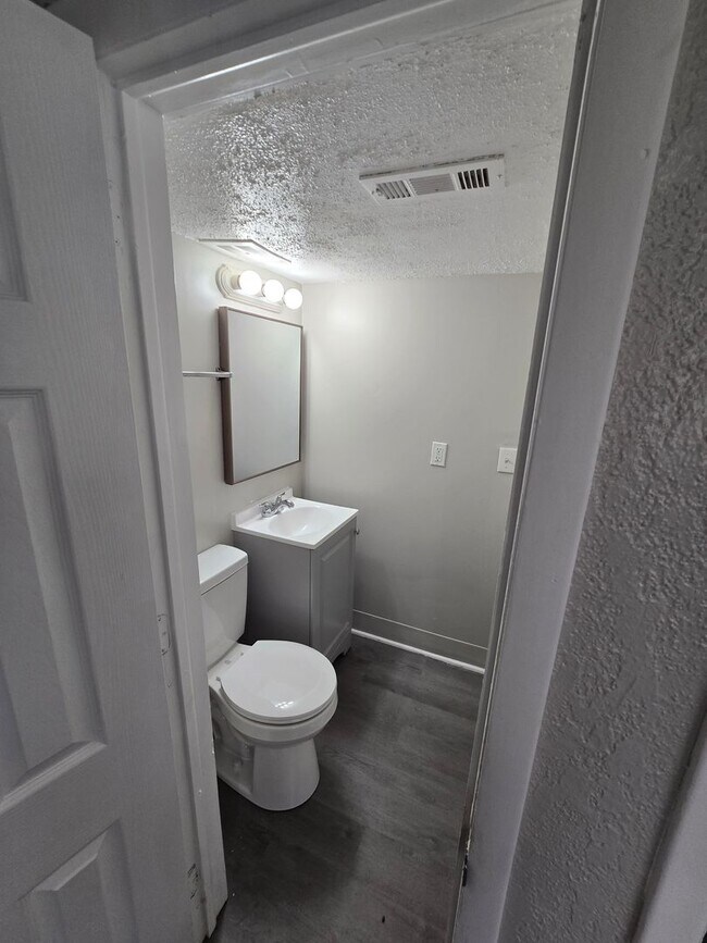 Building Photo - 1408 N 63rd Terrace