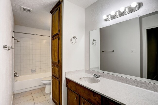 Building Photo - Move-in Ready Home for Lease in Pearland!