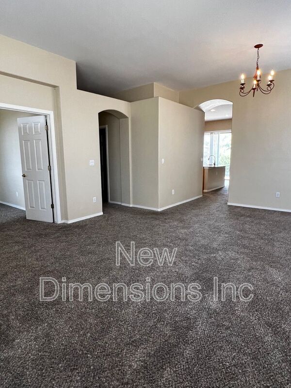 Building Photo - 1675 Brentford Way
