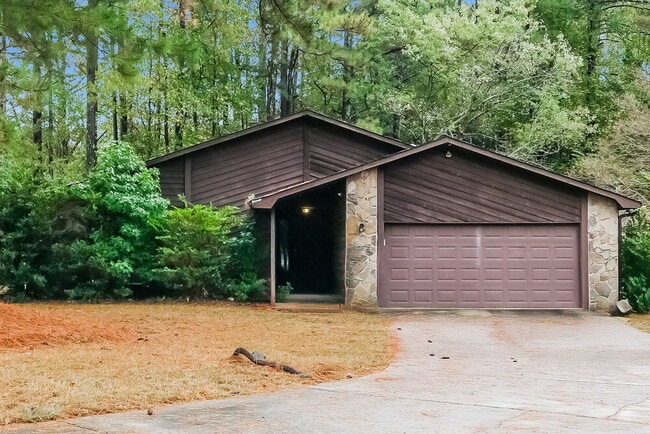 Building Photo - 4251 Dogwood Farms Dr