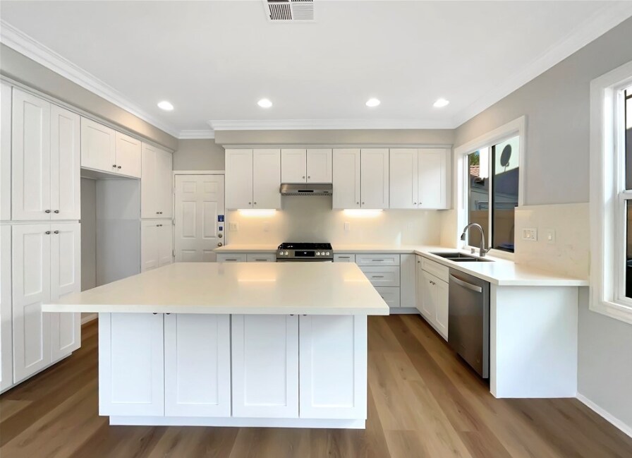 Building Photo - 37326 La Lune Ave