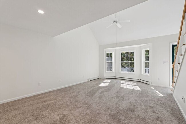 Building Photo - 7 Dunnhill Dr
