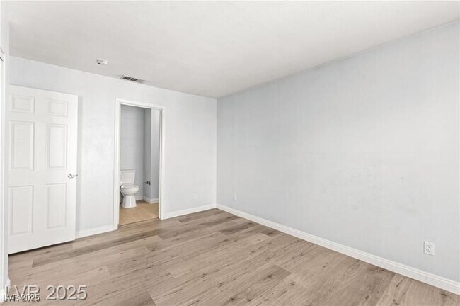 Building Photo - 7300 W Pirates Cove Rd