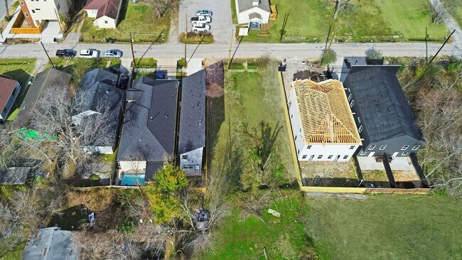 Building Photo - 3320 Francis St