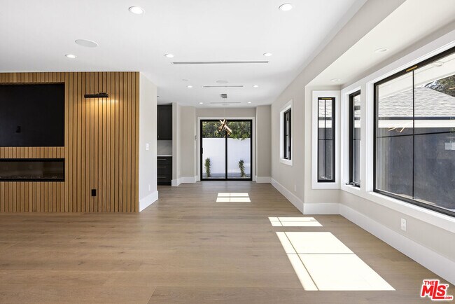 Building Photo - 5000 Noeline Ave