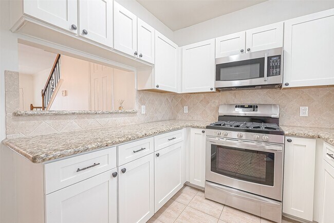 Building Photo - 2930 Grants Lake Blvd