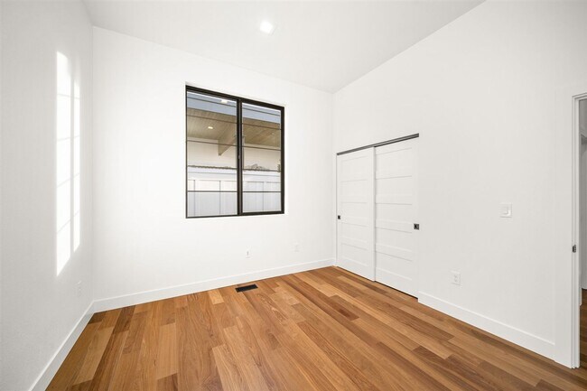 Building Photo - Modern Newly Built 4 Bed, 3 Bath Home!