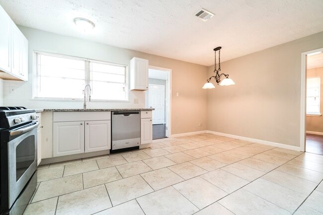 Building Photo - 1510 Greenbriar Ave