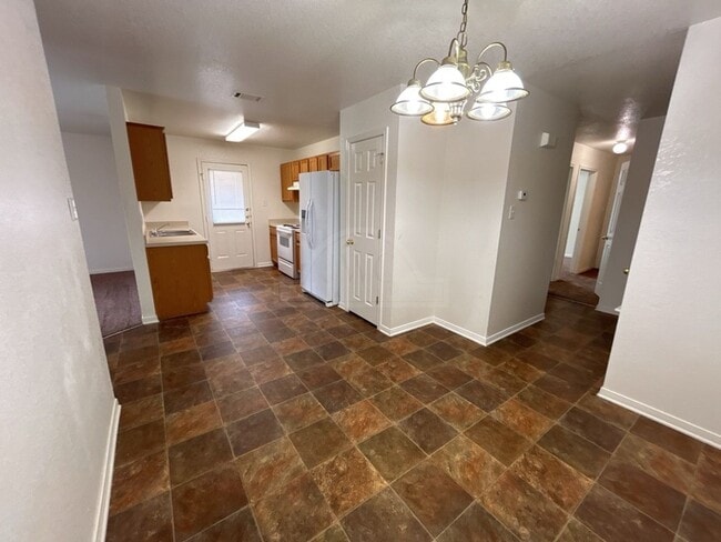 Building Photo - 308 Cedar Ridge Dr