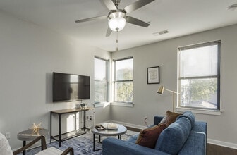 Building Photo - 1016 18th Ave S