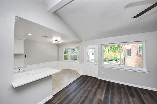 Building Photo - 10602 Raydell Dr