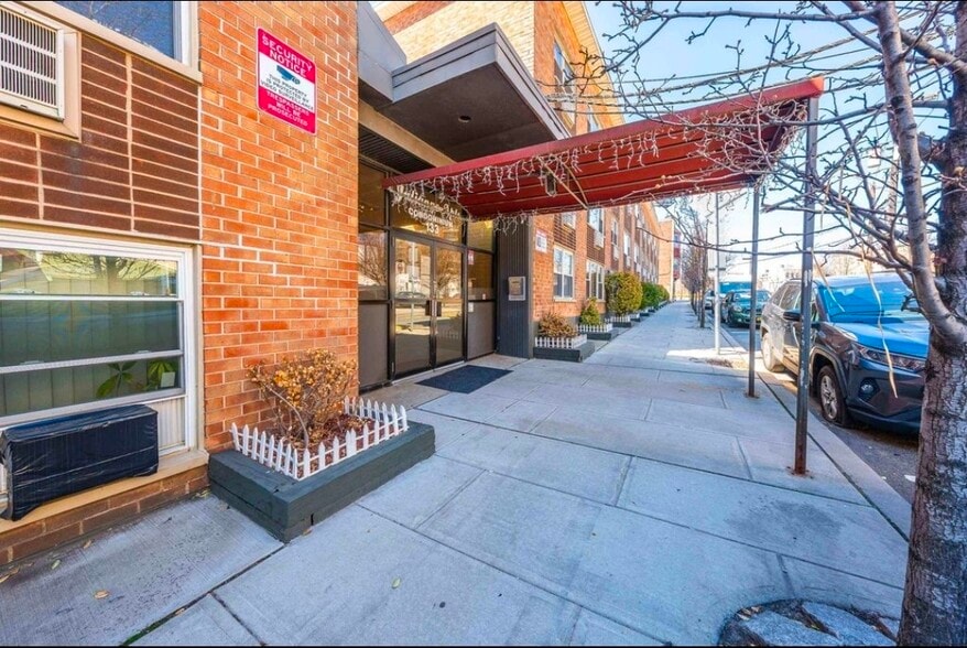 Building Photo - 133 33rd St