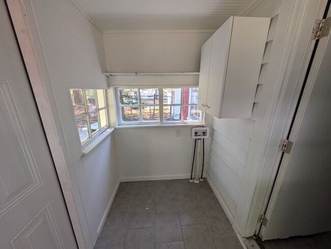 Building Photo - Cozy 2 bedroom