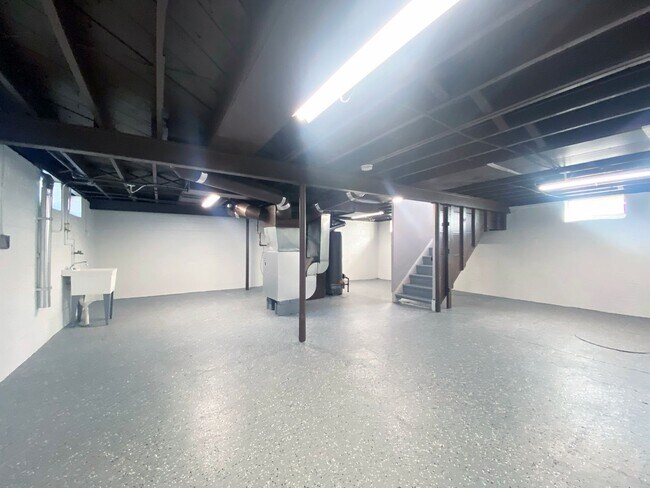 Building Photo - Completely Renovated 3 Bed - 1 Bath Bungalow for Rent in Garfield Heights!