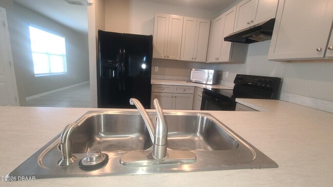 Building Photo - 542 Armoyan Wy