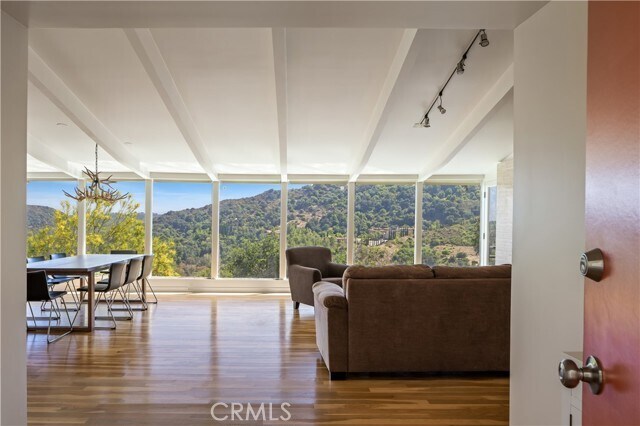 Building Photo - 2870 Benedict Canyon Drive