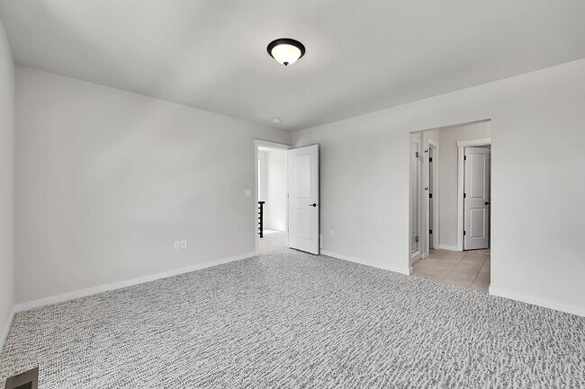 Building Photo - $2,650 - 4 bed, 3.5 bath updated home in C...