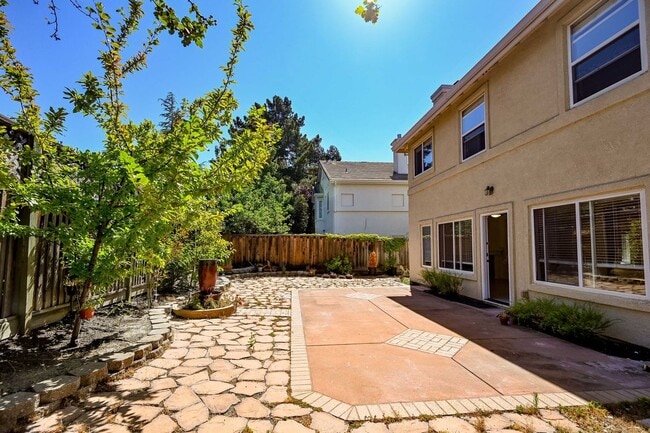 Building Photo - 166 Blackstone Dr