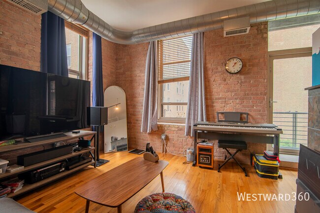 Building Photo - 420 S Clinton St