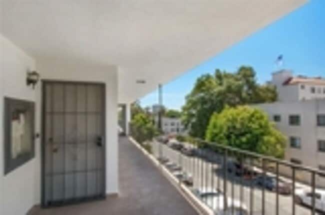 Building Photo - Spacious 1 Bedroom | 1 Bath – Long Beach