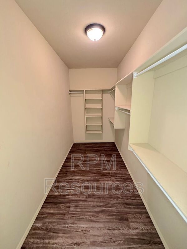 Building Photo - 175 Bison Ct Way