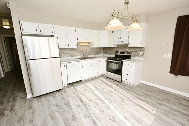 Building Photo - Updated 3 bedroom 1.5 bath home in South Bend IN