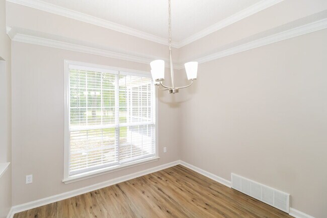 Building Photo - 10076 Woodland Grove Dr