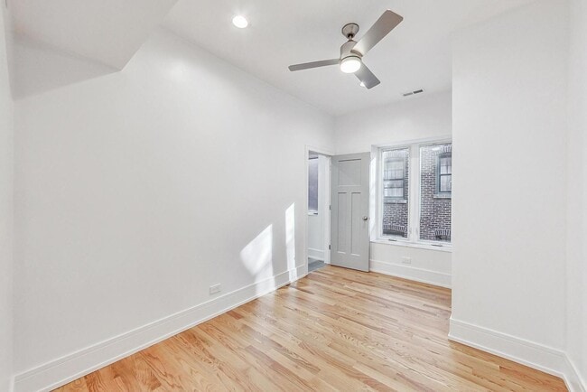 Building Photo - 1245 W Jarvis Ave