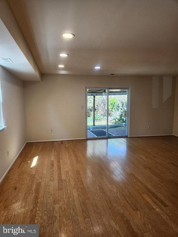 Building Photo - 10224 Dedaker St