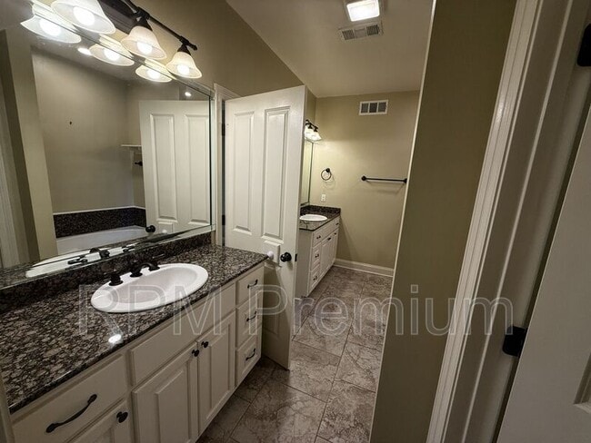 Building Photo - 17734 Spring Creek Dr