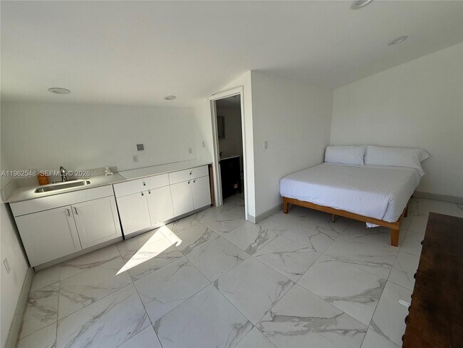 Building Photo - 3621 SW 35th St