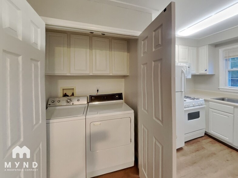 Building Photo - 4705 Blue Bird Ct