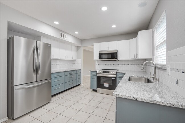 Building Photo - 20403 White Poplar Dr