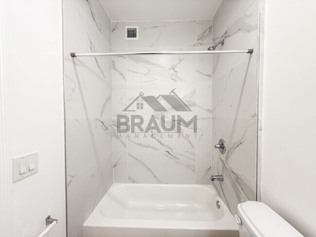 Building Photo - 10849 Fruitland Dr