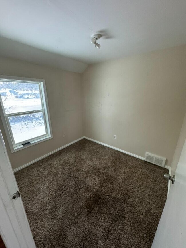 Building Photo - 3252 Birch Row Dr