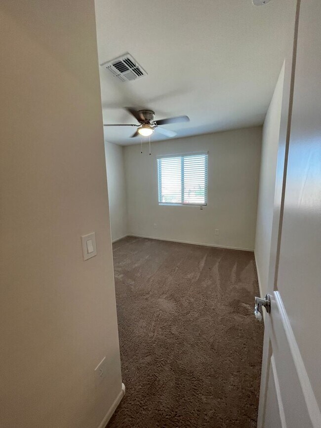 Building Photo - Spacious New-Build Family Home!