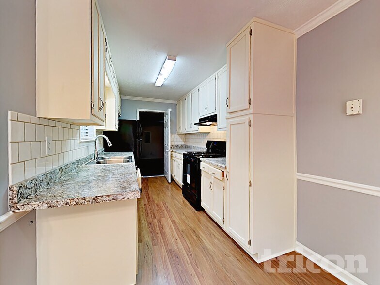 Building Photo - 5171 Salem Dr