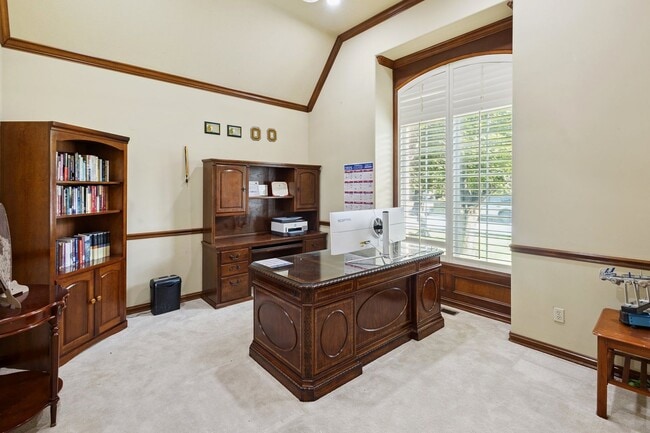 Building Photo - Resort-Style Living in Bixby!