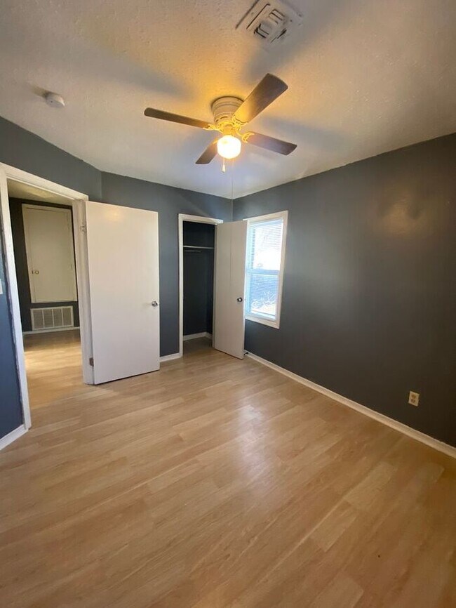 Building Photo - 2 Bed 1 Bath-Packinghouse View Add. SW OKC