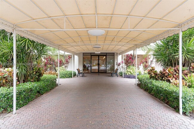 Building Photo - 3051 N Course Dr