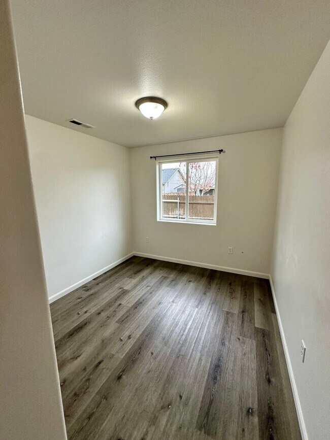 Building Photo - 3332 SW Metolius Meadow Ct