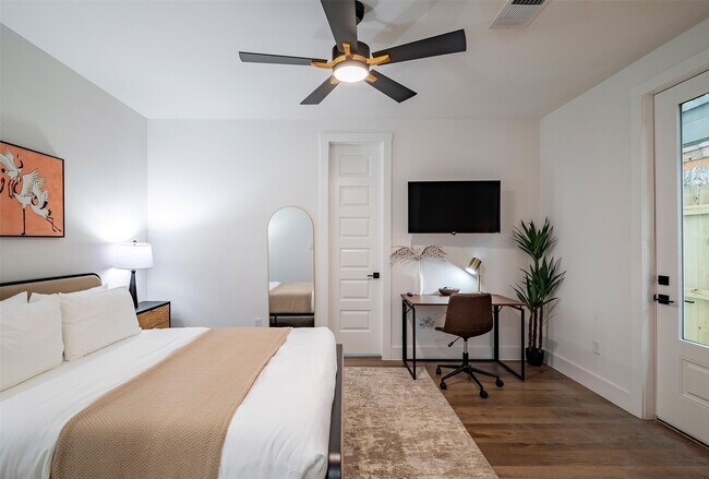 Building Photo - 1305 E 27th St