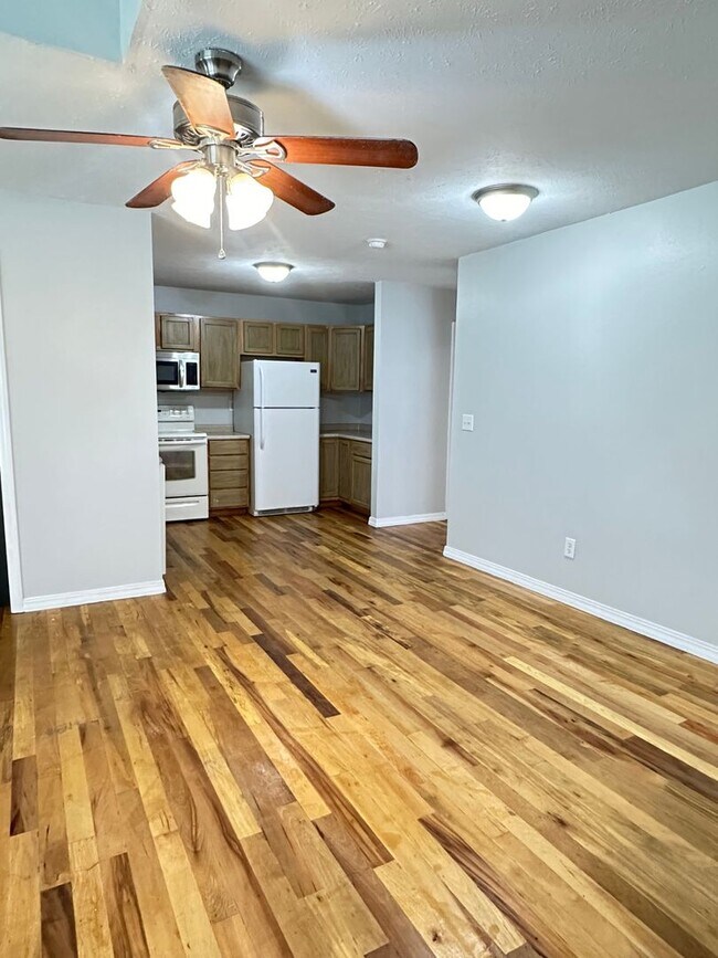 Building Photo - This 3 Bedroom Basement Duplex in Ozark is...